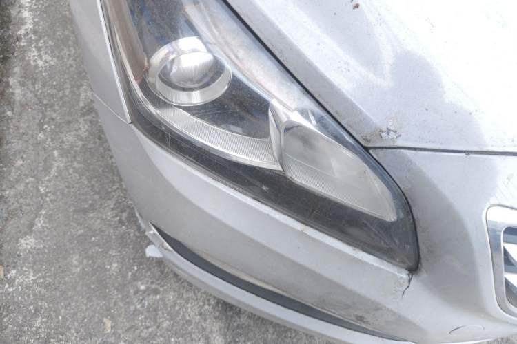 Used Hyundai Mistra 2014 1.8L Automatic Smart GLS Right Front Headlight