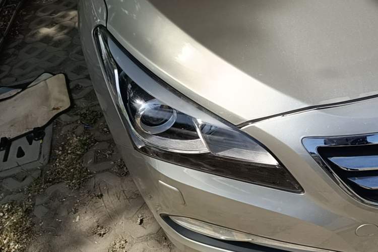 Used Hyundai Mistra 2014 1.8L Automatic Smart GLS Right Front Headlight