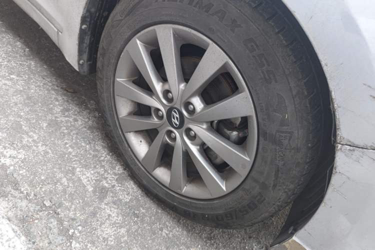 Used Hyundai Mistra 2014 1.8L Automatic Smart GLS Right Front Wheel Hub