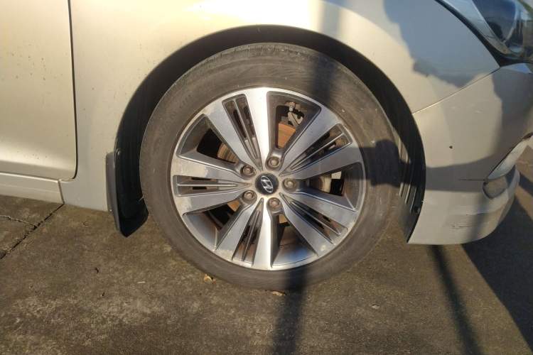 Used Hyundai Mistra 2014 1.8L Automatic Deluxe DLX Model Right Front Wheel Hub