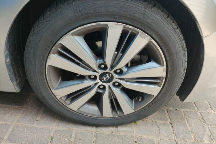 Used Hyundai Mistra 2014 1.8L Automatic Deluxe DLX Model Right Front Wheel Hub