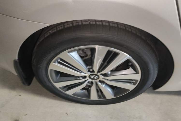 Used Hyundai Mistra 2014 1.8L Automatic Deluxe DLX Model Right Rear Wheel Hub