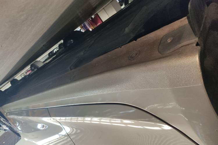 Used Hyundai Mistra 2014 1.8L Automatic Deluxe DLX Model Right Side Sill