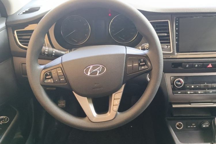 Used Hyundai Mistra 2014 1.8L Automatic Smart GLS Steering Wheel
