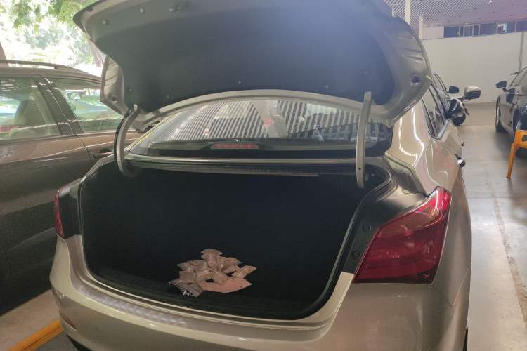 Used Hyundai Mistra 2014 1.8L Automatic Deluxe DLX Model Trunk