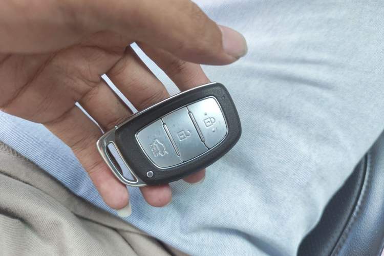Used Hyundai Mistra 2014 1.8L Automatic Smart GLS Vehicle Key