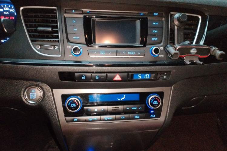 Used Hyundai Mistra 2014 1.8L Automatic Deluxe DLX Model Audio And AC Panel