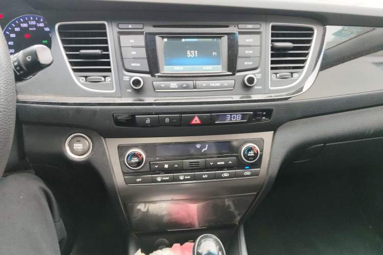 Used Hyundai Mistra 2014 1.8L Automatic Smart GLS Audio And AC Panel