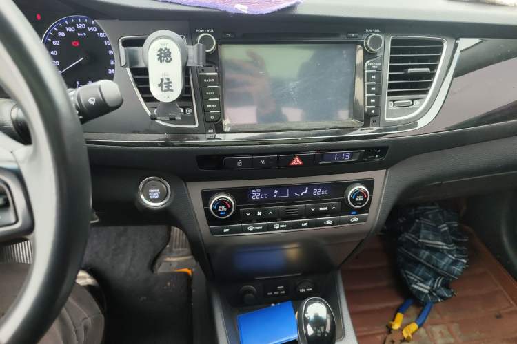 Used Hyundai Mistra 2014 1.8L Automatic Deluxe DLX Model Audio And AC Panel
