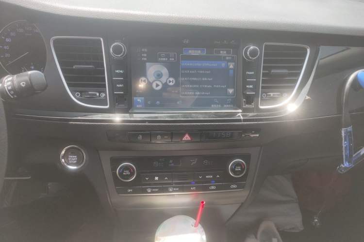 Used Hyundai Mistra 2014 1.8L Automatic Smart GLS Audio And AC Panel