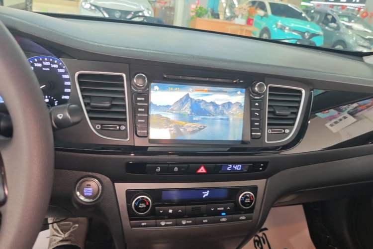 Used Hyundai Mistra 2014 1.8L Automatic Smart GLS Audio And AC Panel