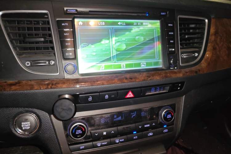 Used Hyundai Mistra 2014 1.8L Automatic Deluxe DLX Model Audio And AC Panel