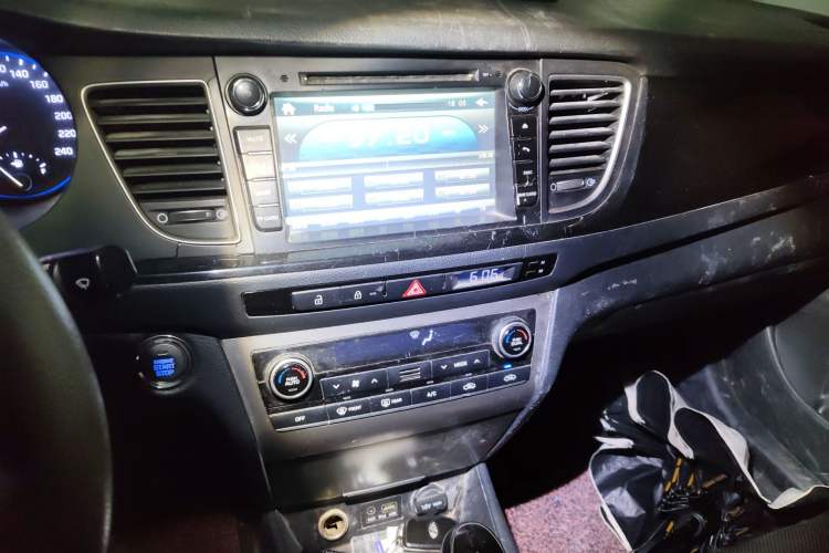 Used Hyundai Mistra 2014 1.8L Automatic Smart GLS Audio And AC Panel