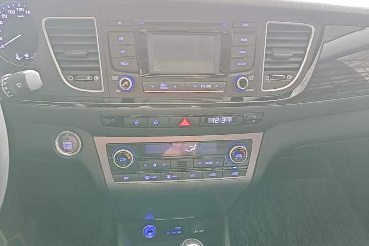 Used Hyundai Mistra 2014 1.8L Automatic Deluxe DLX Model Audio And AC Panel