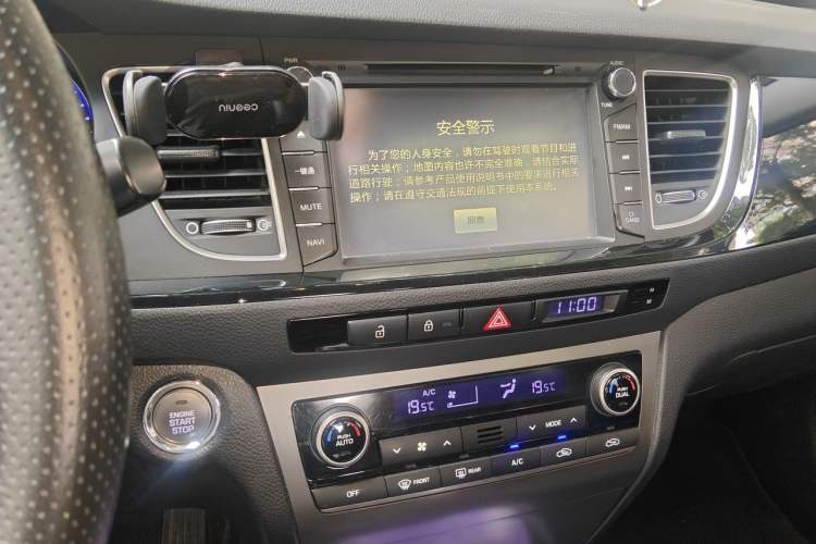 Used Hyundai Mistra 2014 1.8L Automatic Smart GLS Audio And AC Panel