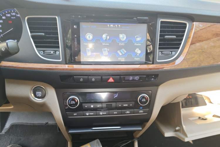Used Hyundai Mistra 2014 1.8L Automatic Deluxe DLX Model Audio And AC Panel