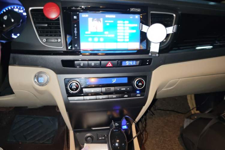 Used Hyundai Mistra 2014 1.8L Automatic Deluxe DLX Model Audio And AC Panel