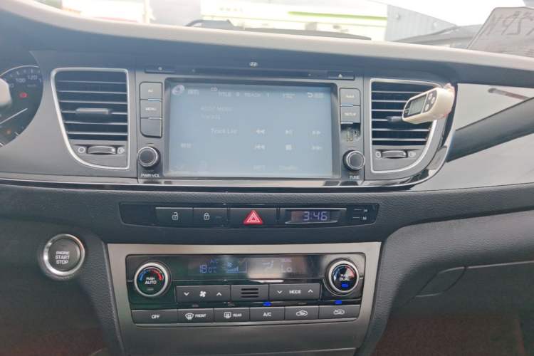 Used Hyundai Mistra 2014 1.8L Automatic Smart GLS Audio And AC Panel