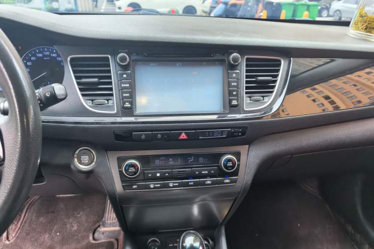 Used Hyundai Mistra 2014 1.8L Automatic Smart GLS Audio And AC Panel