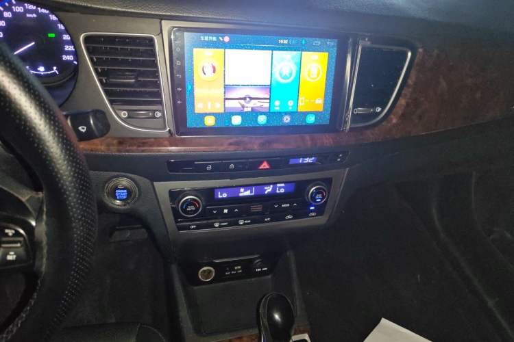 Used Hyundai Mistra 2014 1.8L Automatic Deluxe DLX Model Audio And AC Panel