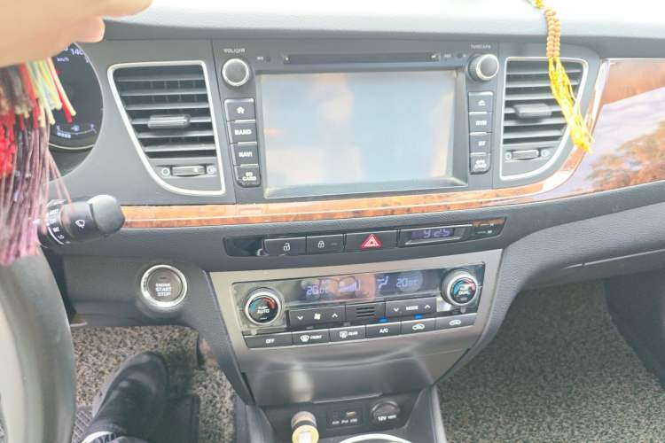 Used Hyundai Mistra 2014 1.8L Automatic Deluxe DLX Model Audio And AC Panel