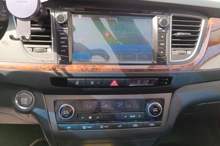 Used Hyundai Mistra 2014 1.8L Automatic Deluxe DLX Model Audio And AC Panel