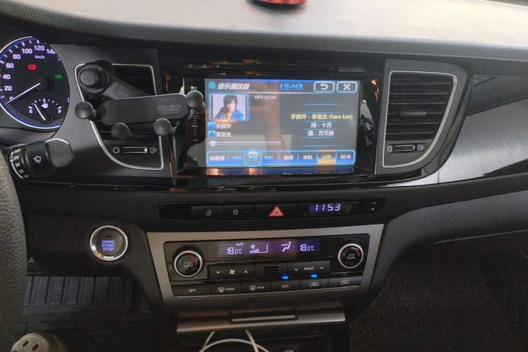 Used Hyundai Mistra 2014 1.8L Automatic Smart GLS Audio And AC Panel