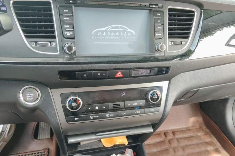 Used Hyundai Mistra 2014 1.8L Automatic Deluxe DLX Model Audio And AC Panel