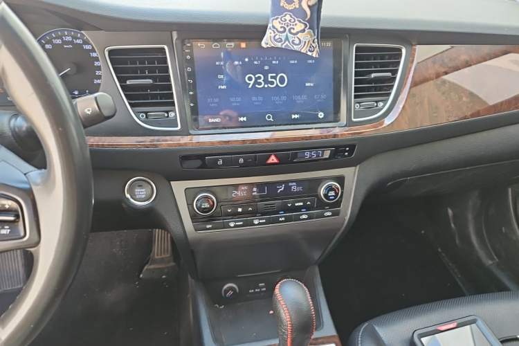 Used Hyundai Mistra 2014 1.8L Automatic Deluxe DLX Model Audio And AC Panel