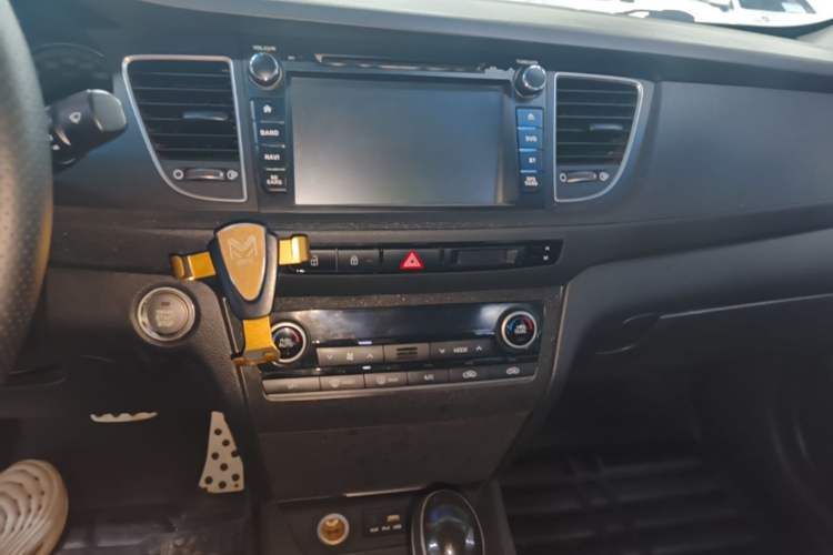 Used Hyundai Mistra 2014 1.8L Automatic Smart GLS Audio And AC Panel