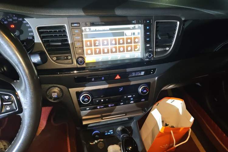 Used Hyundai Mistra 2014 1.8L Automatic Deluxe DLX Model Audio And AC Panel
