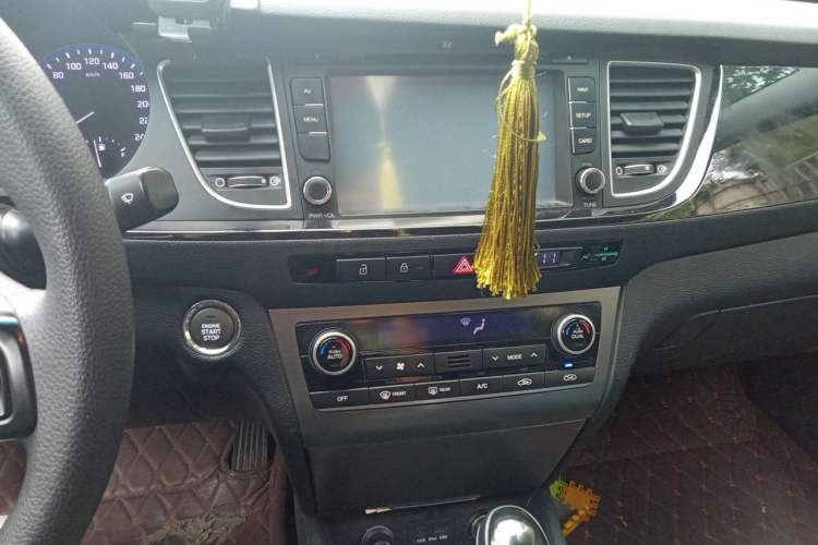 Used Hyundai Mistra 2014 1.8L Automatic Smart GLS Audio And AC Panel