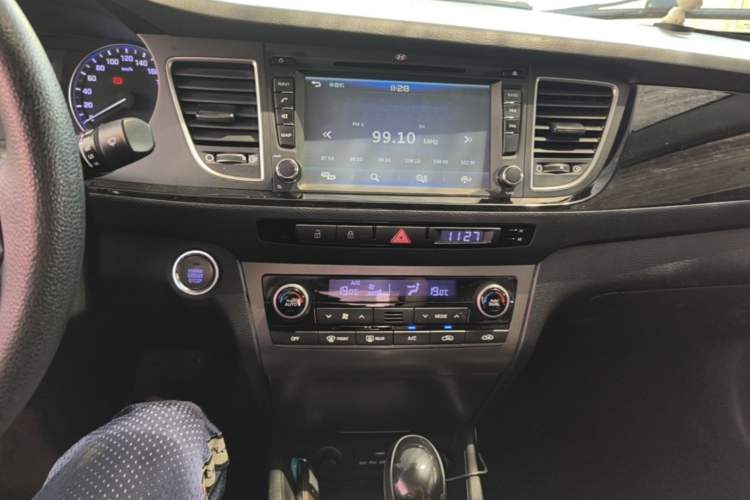 Used Hyundai Mistra 2014 1.8L Automatic Smart GLS Audio And AC Panel