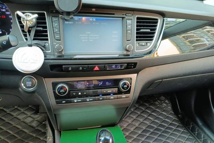 Used Hyundai Mistra 2014 1.8L Automatic Smart GLS Audio And AC Panel