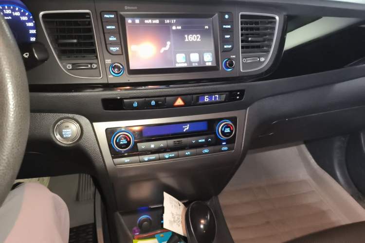 Used Hyundai Mistra 2014 1.8L Automatic Smart GLS Audio And AC Panel