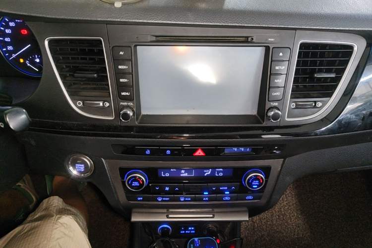 Used Hyundai Mistra 2014 1.8L Automatic Smart GLS Audio And AC Panel