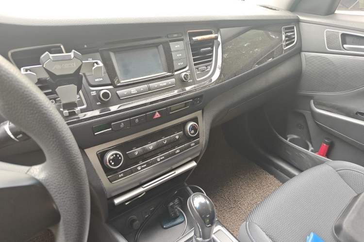 Used Hyundai Mistra 2014 1.8L Automatic Comfort Model GL Audio And AC Panel