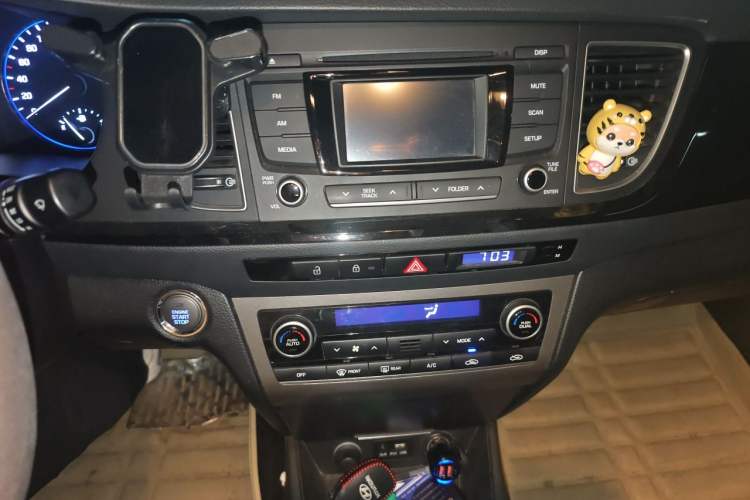 Used Hyundai Mistra 2014 1.8L Automatic Smart GLS Audio And AC Panel
