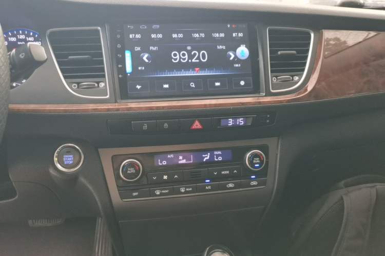 Used Hyundai Mistra 2014 1.8L Automatic Deluxe DLX Model Audio And AC Panel