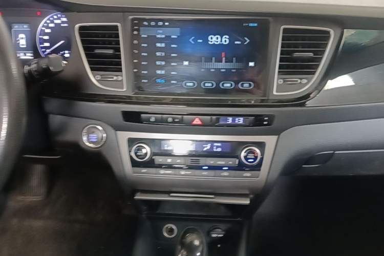 Used Hyundai Mistra 2014 1.8L Automatic Smart GLS Audio And AC Panel
