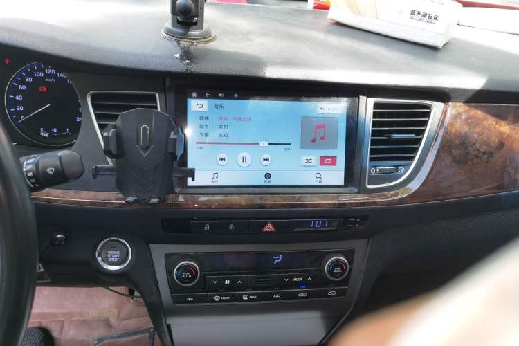 Used Hyundai Mistra 2014 1.8L Automatic Deluxe DLX Model Audio And AC Panel