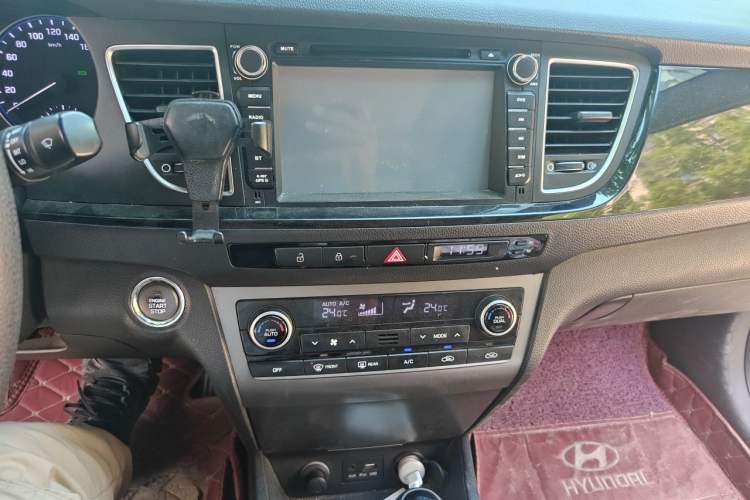Used Hyundai Mistra 2014 1.8L Automatic Smart GLS Audio And AC Panel