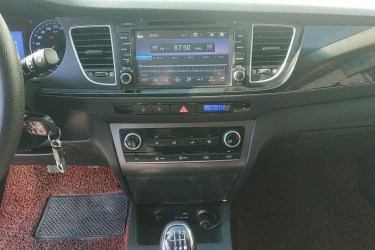 Used Hyundai Mistra 2014 1.8L Manual Comfort GL Model Audio And AC Panel