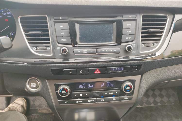 Used Hyundai Mistra 2014 1.8L Automatic Smart GLS Audio And AC Panel