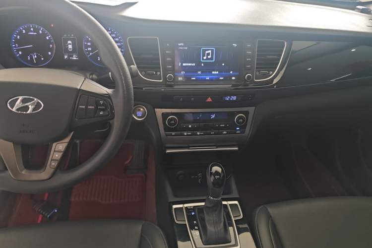 Used Hyundai Mistra 2014 1.8L Automatic Smart GLS Audio And AC Panel