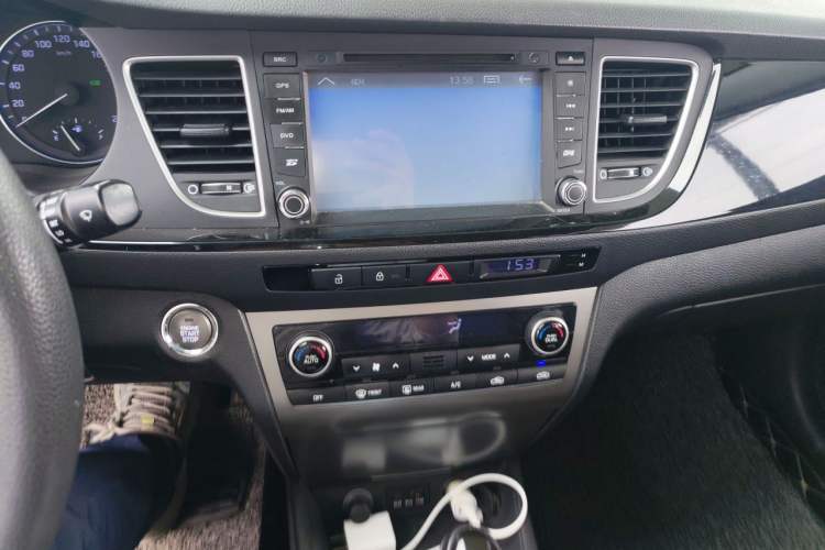 Used Hyundai Mistra 2014 1.8L Automatic Smart GLS Audio And AC Panel