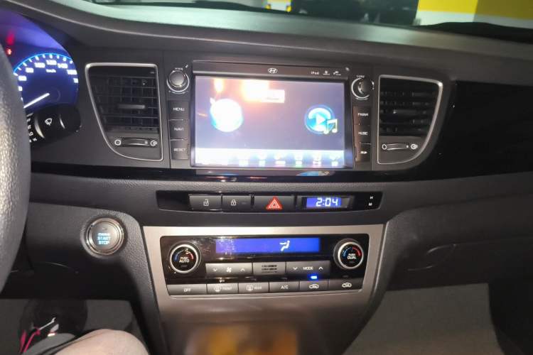 Used Hyundai Mistra 2014 1.8L Automatic Smart GLS Audio And AC Panel