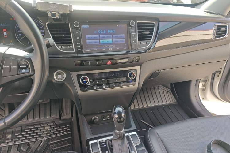 Used Hyundai Mistra 2014 1.8L Automatic Deluxe DLX Model Audio And AC Panel