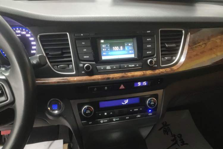 Used Hyundai Mistra 2014 1.8L Automatic Deluxe DLX Model Audio And AC Panel
