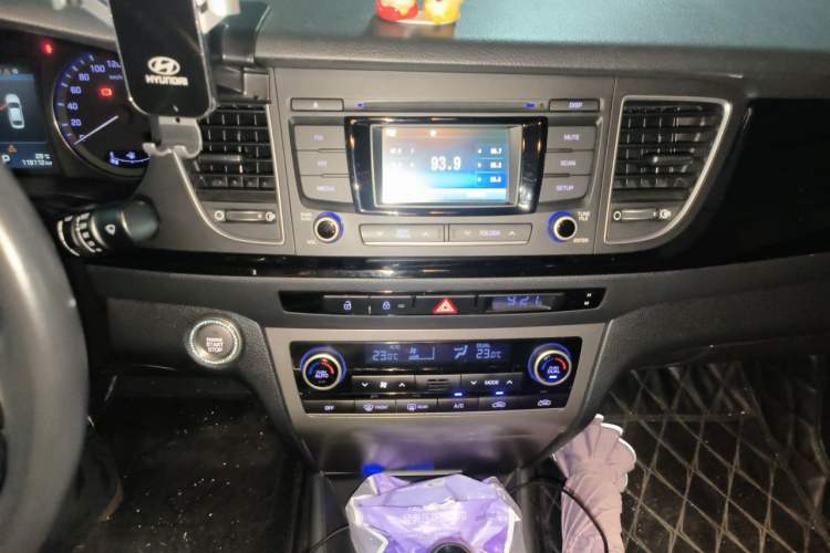 Used Hyundai Mistra 2014 1.8L Automatic Deluxe DLX Model Audio And AC Panel